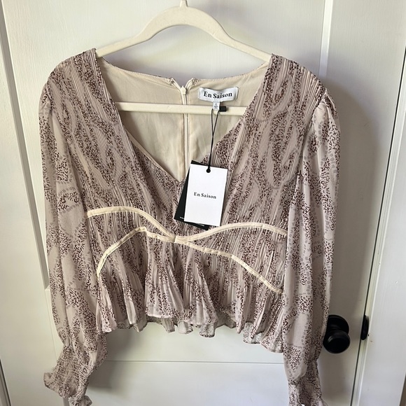 En Saison Women's NWT size large 
En Saison Ever Top - Picture 1 of 3